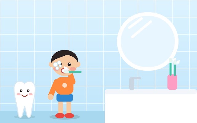 Bé chải răng trước gương